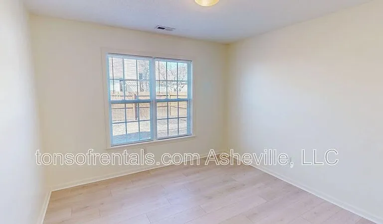342 Meadow Pathway Dr — Photo 14