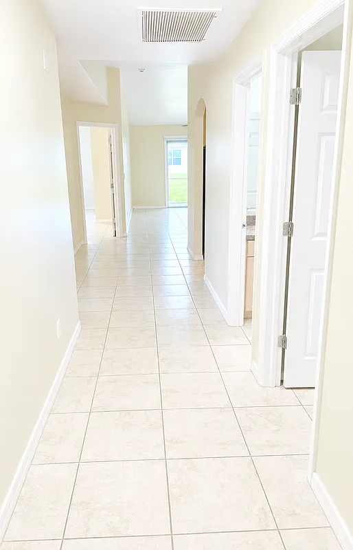 3 bed, 2.0 bath, 1118 sqft, $1,700 — Photo 3