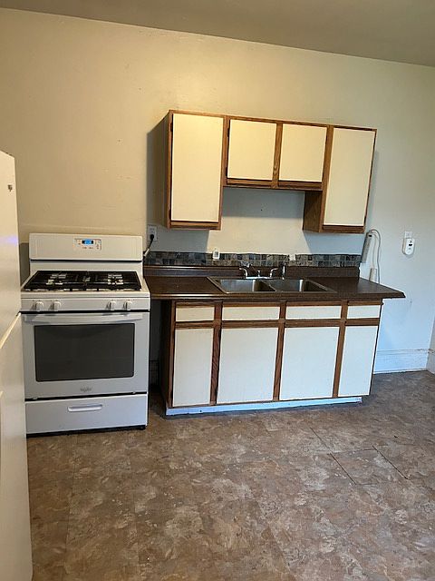 1st image of 26 Parkwood Blvd APT B