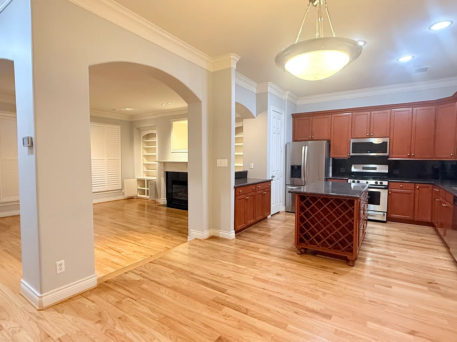 3 bed, 3.5 bath, 2337 sqft, $3,445 — Photo 3