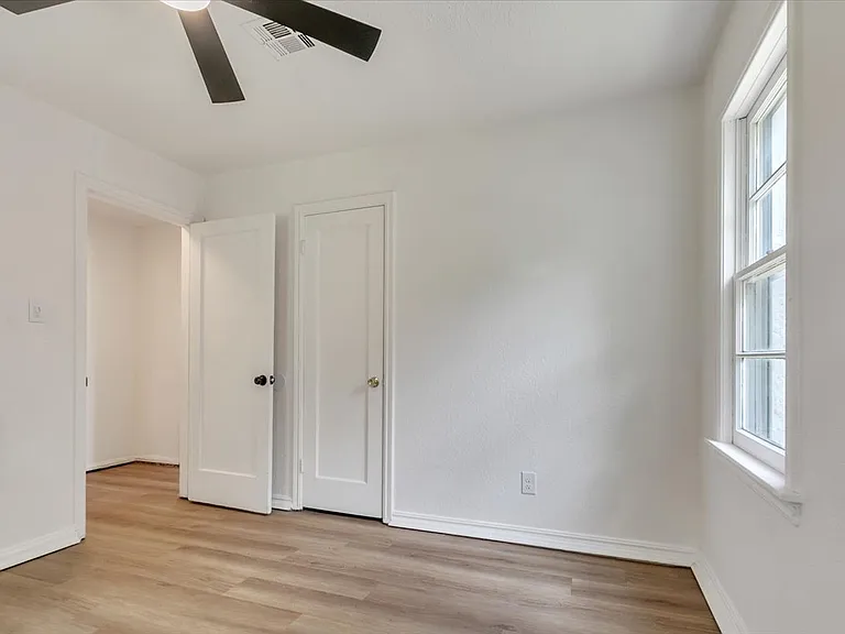 2116 Andover Ct — Photo 5