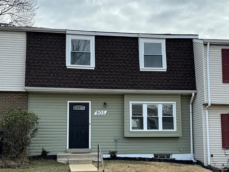 905 Nadine Ct — Photo 1