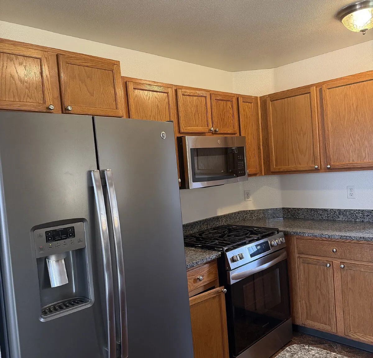 5 bed, 3.5 bath, 2489 sqft, $2,950 — Photo 3