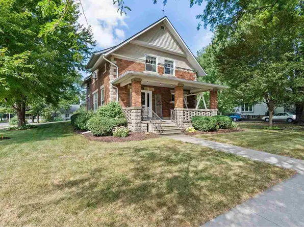 701 4th St, Kalona, IA 52247