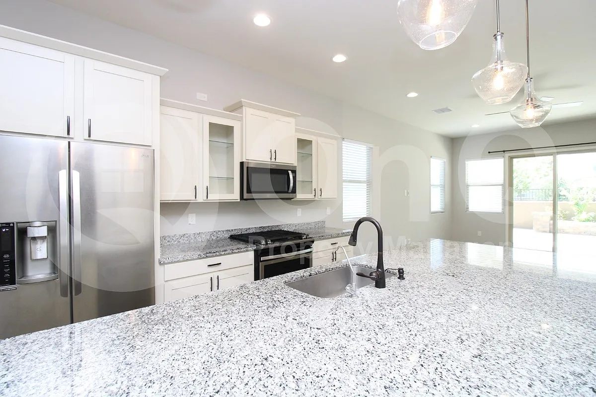 3 bed, 2.5 bath, 1979 sqft, $2,750 — Photo 3
