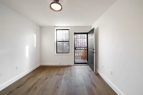 Rented by Joel Scharf, LREB | media 24