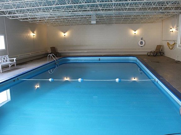 Large Indoor Swimming Pool - 9ft deep!