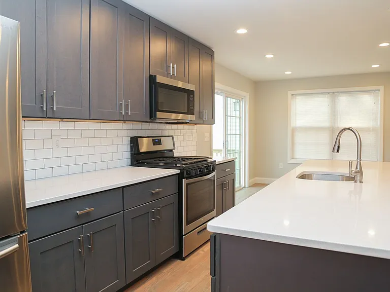517 Admiral St — Photo 8