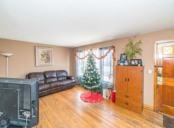 5th image of 1642 Central Ave