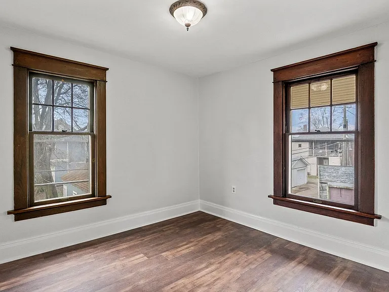 1213 W Jefferson Blvd — Photo 31