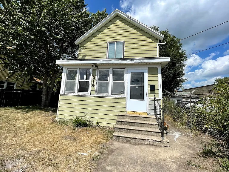 214 Edwards St — Photo 1