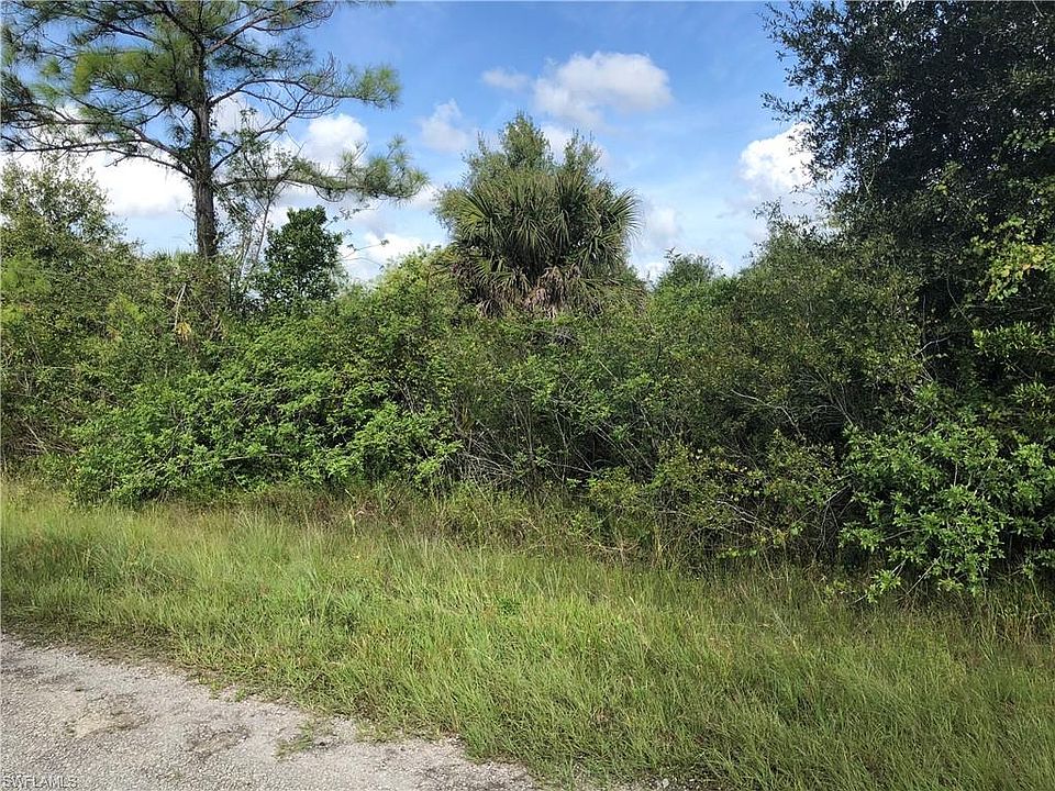 2nd image of 1917 Roderick Ln
