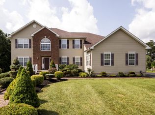 1 Louise Ln, Monroe Township, NJ 08831