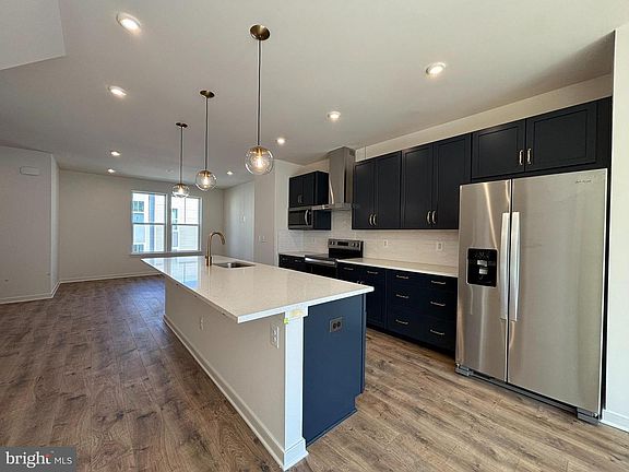 4th image of 17968 Alicia Ave