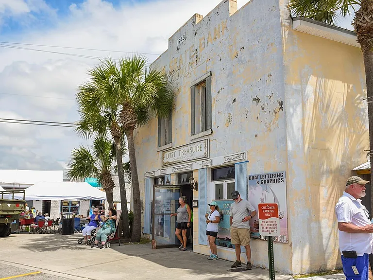Walking distance to the historic district.