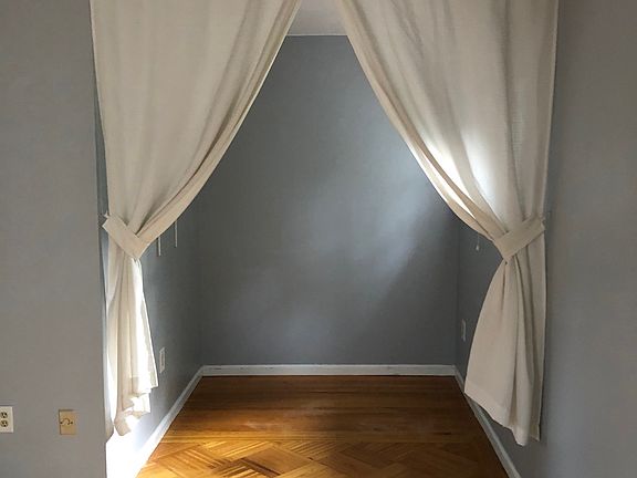 3rd image of 130 Dartmouth St APT 4