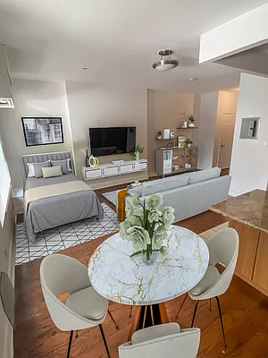 Rented by MOTION New York | media 7