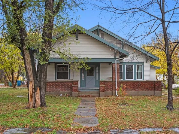 1311 Laurel St, Pleasanton, KS 66075