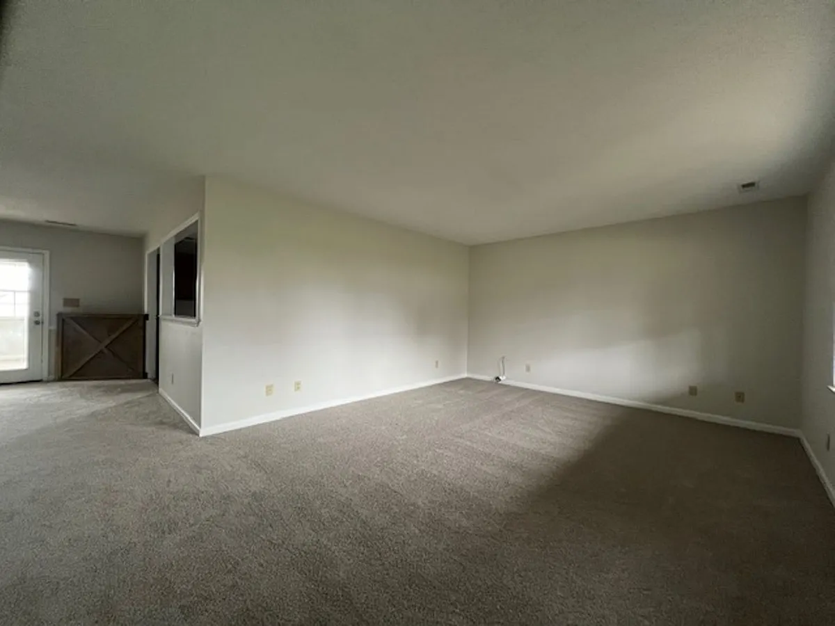 Building Photo - 1403 Broadview Cir