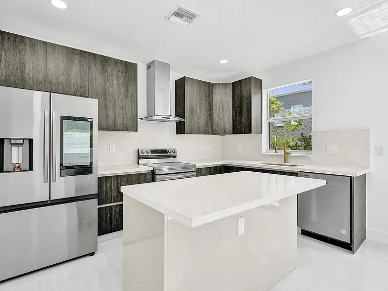 1213 W Las Olas Blvd — Photo 9