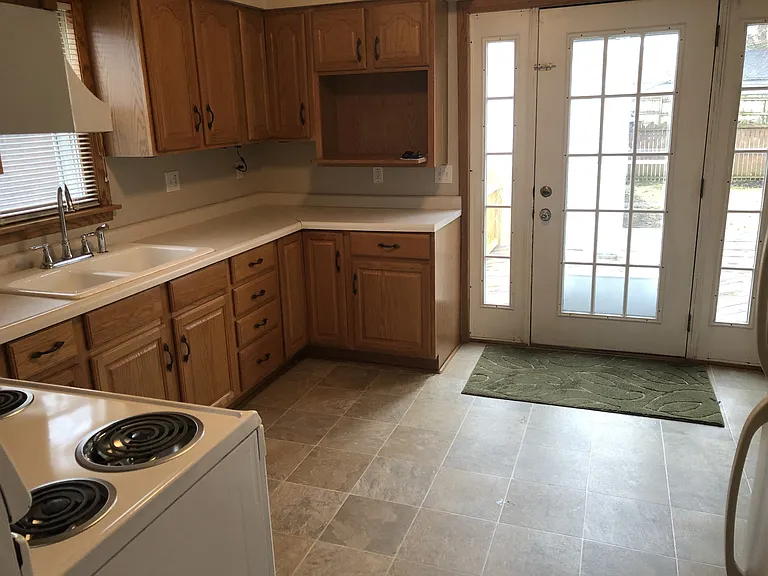 909 North Ave — Photo 9