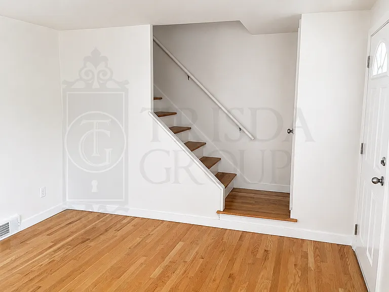JAC426-428 — Photo 14