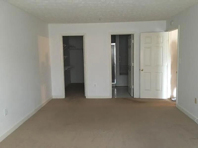 Building Photo - 613 Admiral Dr #205