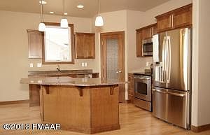 5th image of 425 S Pond Ct E