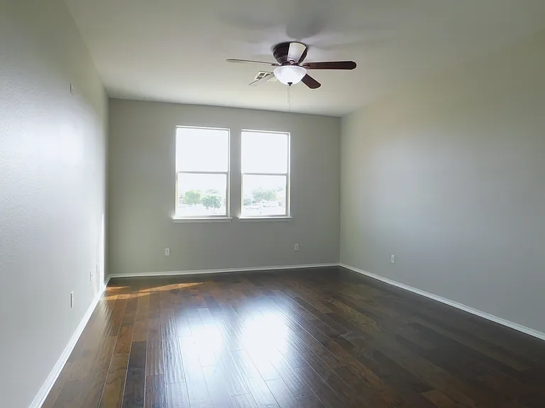14904 Riverside Dr — Photo 13