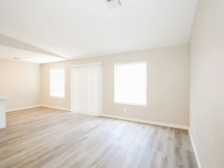 3117 Honeysuckle Ave — Photo 3