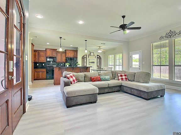3rd image of 31025 Lake Spring Dr