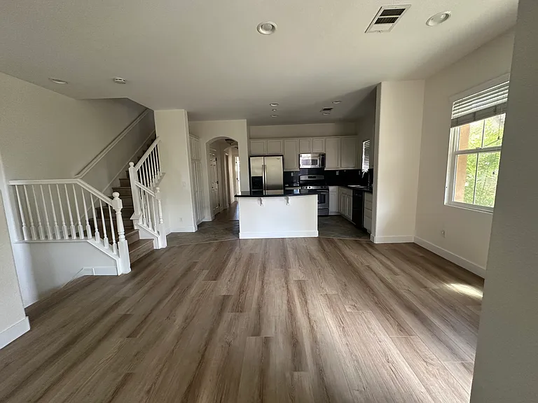 1380 Sky Ridge Ct — Photo 7