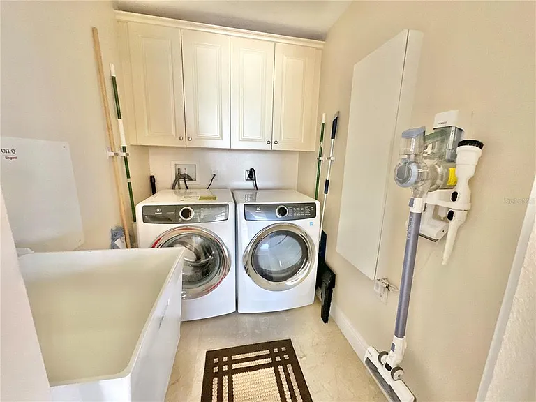 15 Somerset St #603 — Photo 27