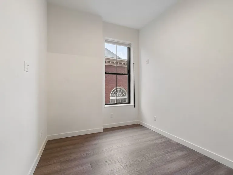 217-221 Essex St #302 — Photo 8