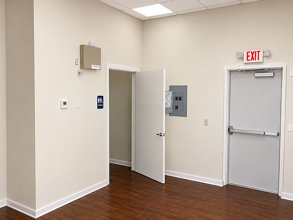 3rd image of 9895 Alameda Ave #115