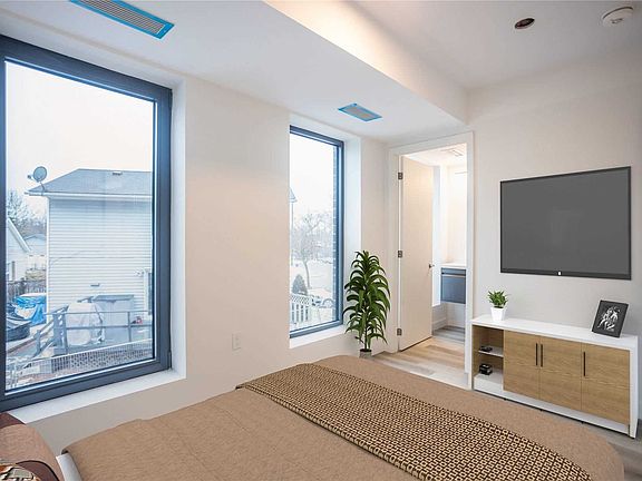 5th image of 325 University Ave W #204