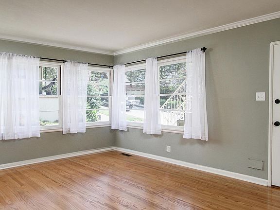 Living Room w/ lots of light!