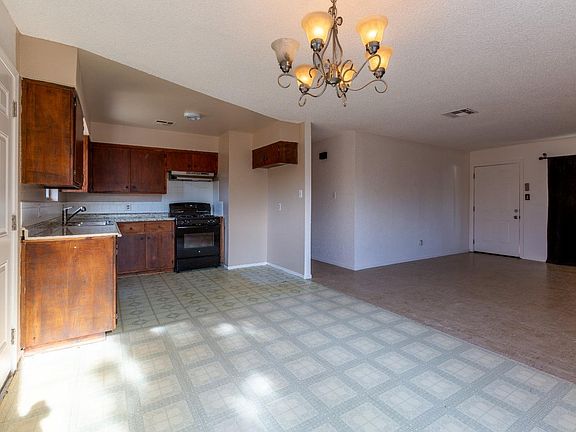 3rd image of 720 King St