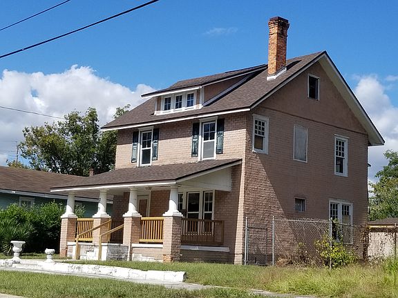 2nd image of 319 E 18th St