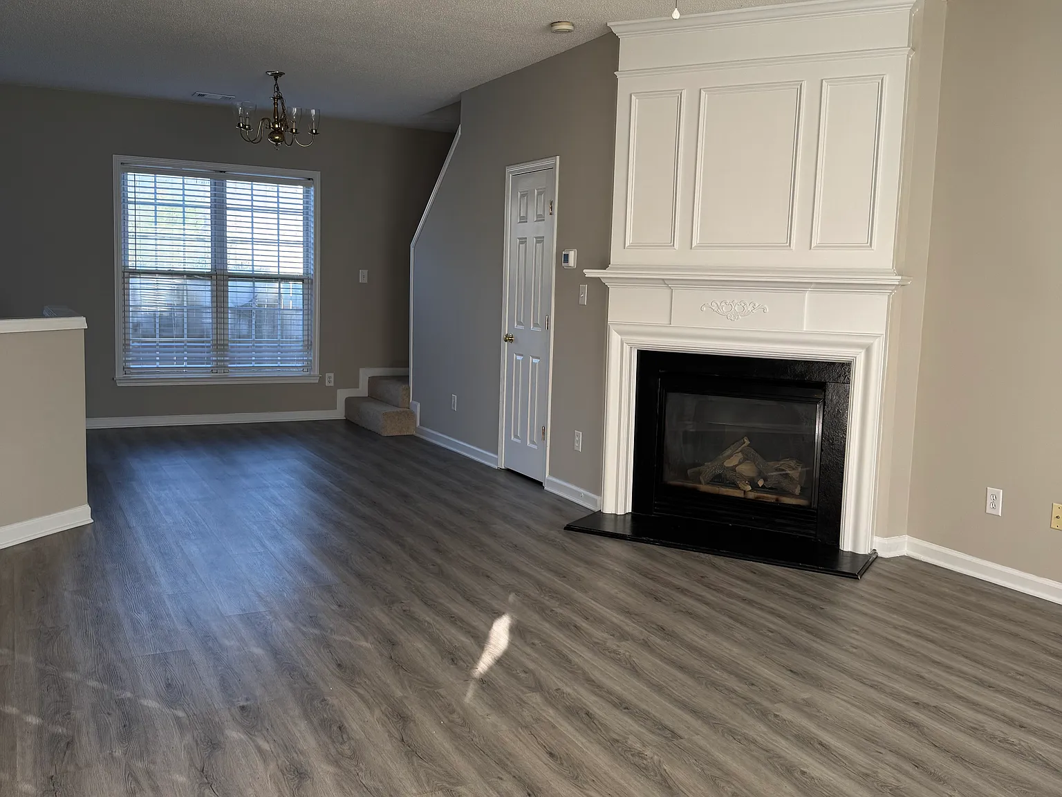 1725 Taynton Circle NW — Photo 2