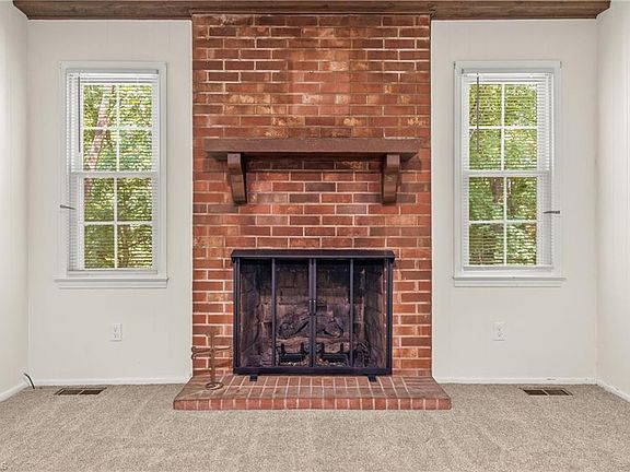 5th image of 358 Woodhaven Dr