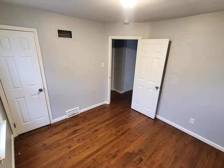 521 N Rembrandt Ave — Photo 22