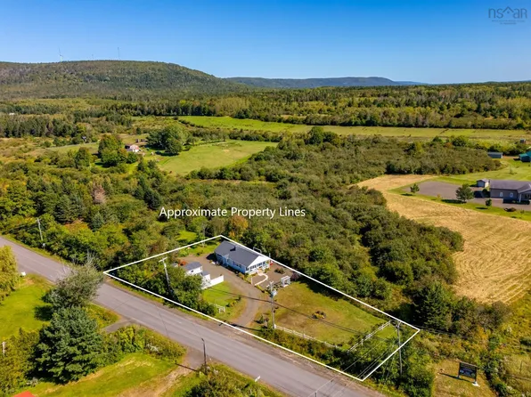 18 Parker Mountain Rd, Granville Ferry, NS B0S 1K0