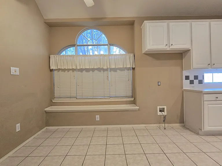 2421 Micarta Dr — Photo 7