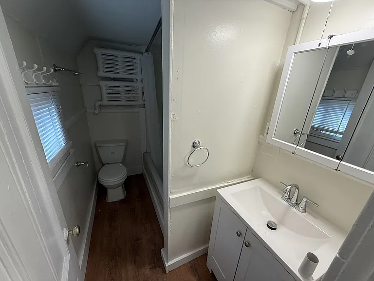 616 E State St #5 — Photo 6