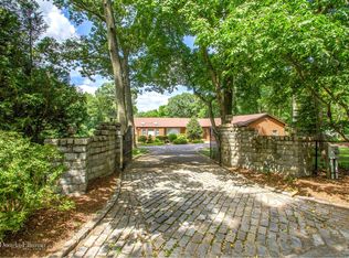 2 Links Rd, Smithtown, NY 11787