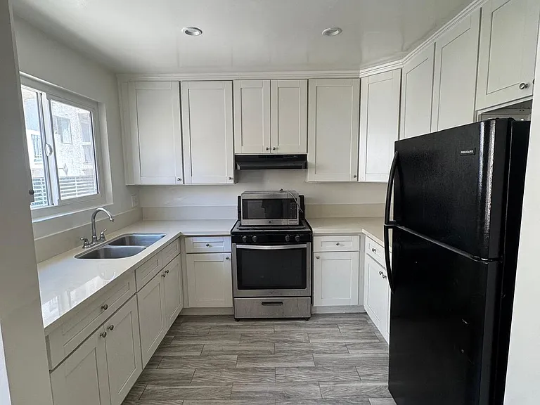 1541 N Detroit St #8 — Photo 12