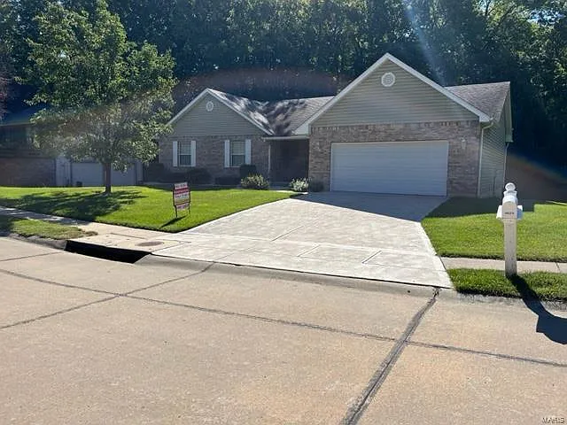 1028 Picardy Ln photo 1