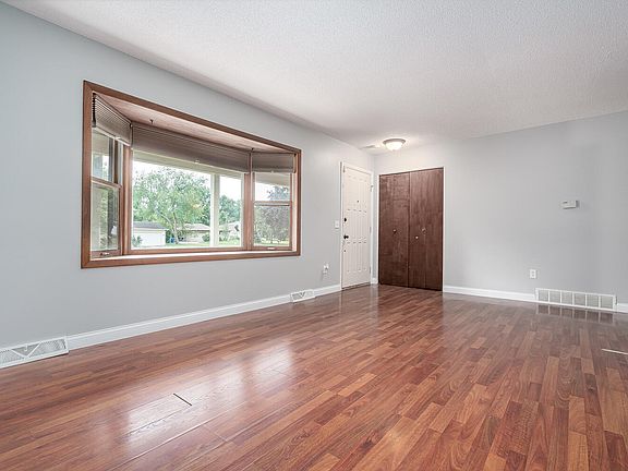 2nd image of 924 Eldridge Dr