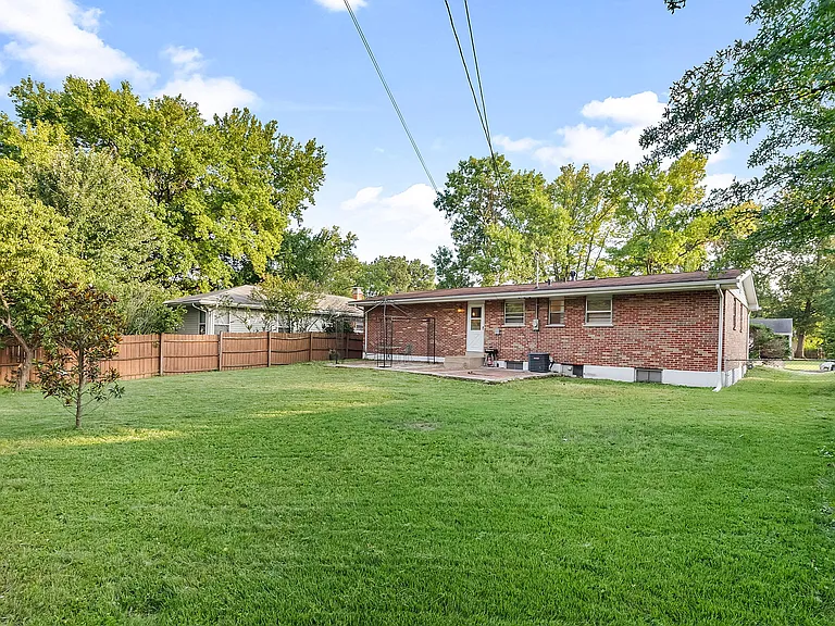 813 Riderwood Dr — Photo 32